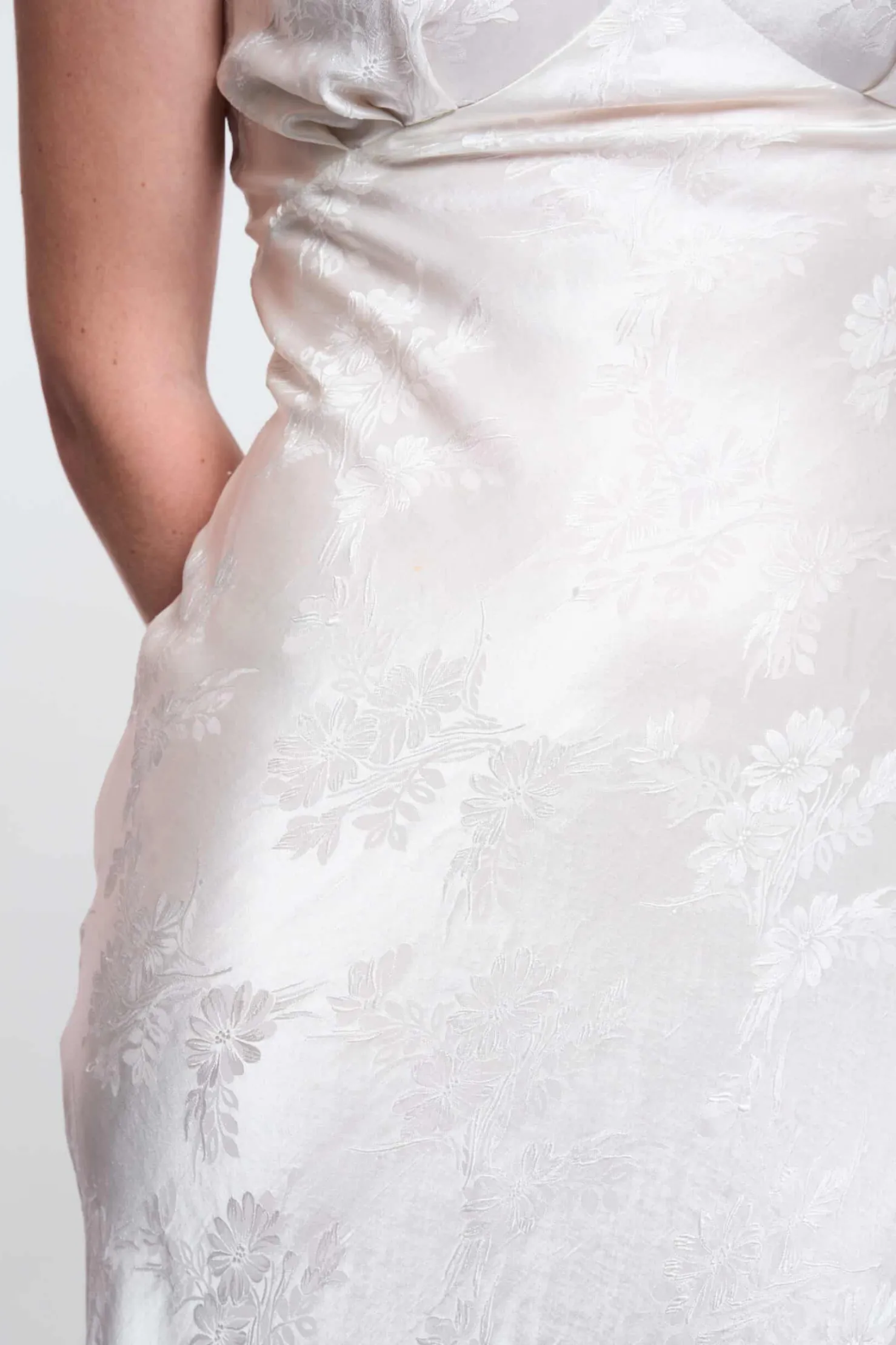 MaisonCléo Robes>LA POUPETTE DÉFILÉ LOOK 33 – Robe longue romantique MORANE en soie imprimé fleuri