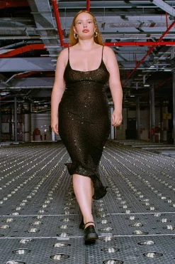 MaisonCléo Robes|Mailles>LA POUPETTE DÉFILÉ LOOK 30 – Robe longue sirène TRISTANA tricotée noire avec fil à sequins