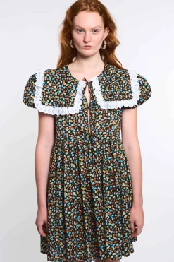 MaisonCléo Robes>LA POUPETTE DÉFILÉ LOOK 9 – Robe MAIWENN fleurie oversize avec deux doubles cols brodés