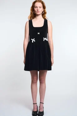 MaisonCléo Robes>LA POUPETTE DÉFILÉ LOOK 6 – Robe en velours noir BRIANNE avec noeuds en satin
