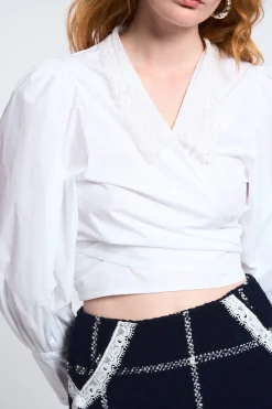 MaisonCléo Blouses|Tops>LA POUPETTE DÉFILÉ LOOK 27- Blouse Julie en coton blanc avec col dentelle