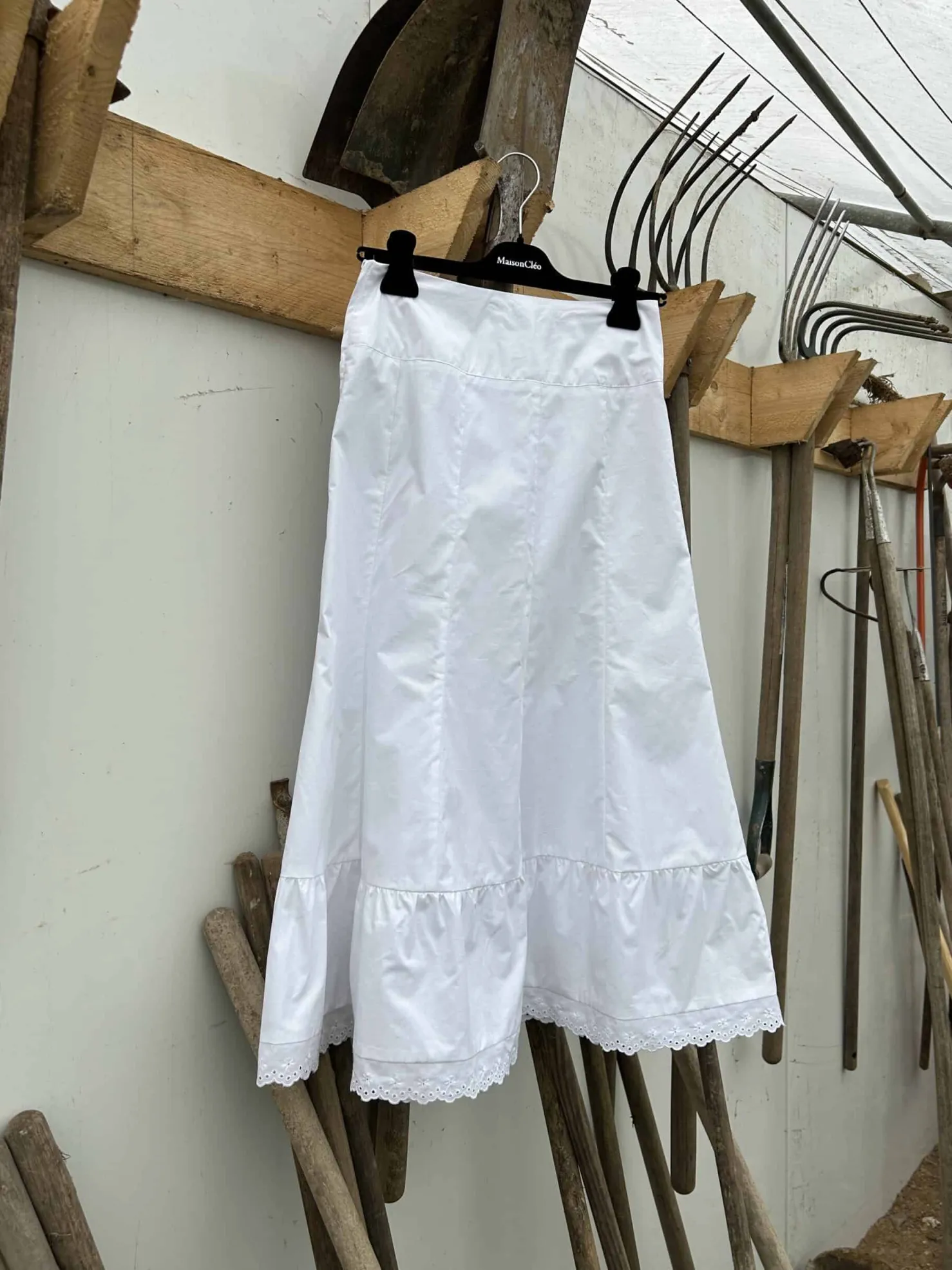 MaisonCléo Jupes>Longue jupe évasée en coton blanc et broderie anglaise