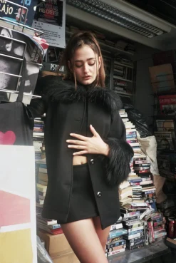 MaisonCléo Vestes / Manteaux>Manteau noir en laine épaisse avec fausse fourrure noire FANNY