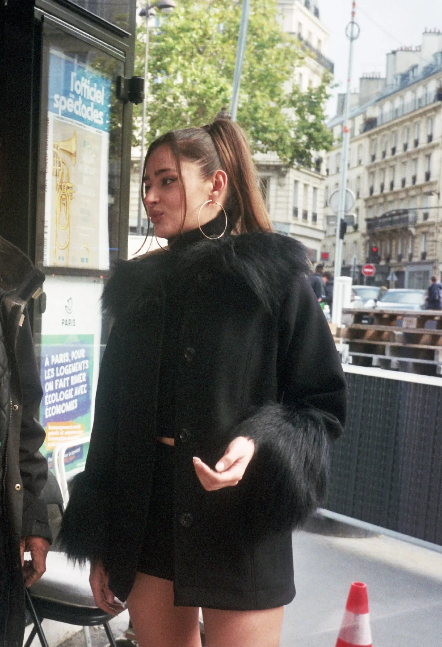 MaisonCléo Vestes / Manteaux>Manteau noir en laine épaisse avec fausse fourrure noire FANNY