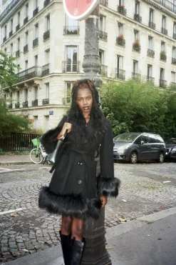 MaisonCléo Vestes / Manteaux>Manteau noir en laine épaisse avec fausse fourrure noire ISA