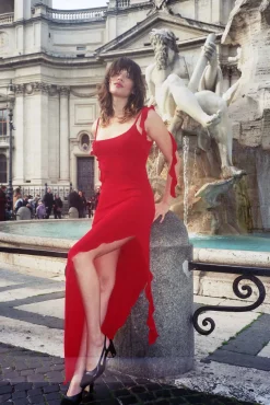 MaisonCléo Robes>Robe asymétrique à bretelles rouge volantée ALESSANDRA – Capsule L&rsquo;AMOUR