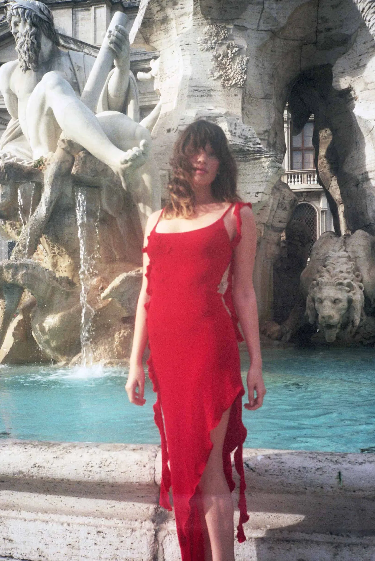 MaisonCléo Robes>Robe asymétrique à bretelles rouge volantée ALESSANDRA – Capsule L’AMOUR
