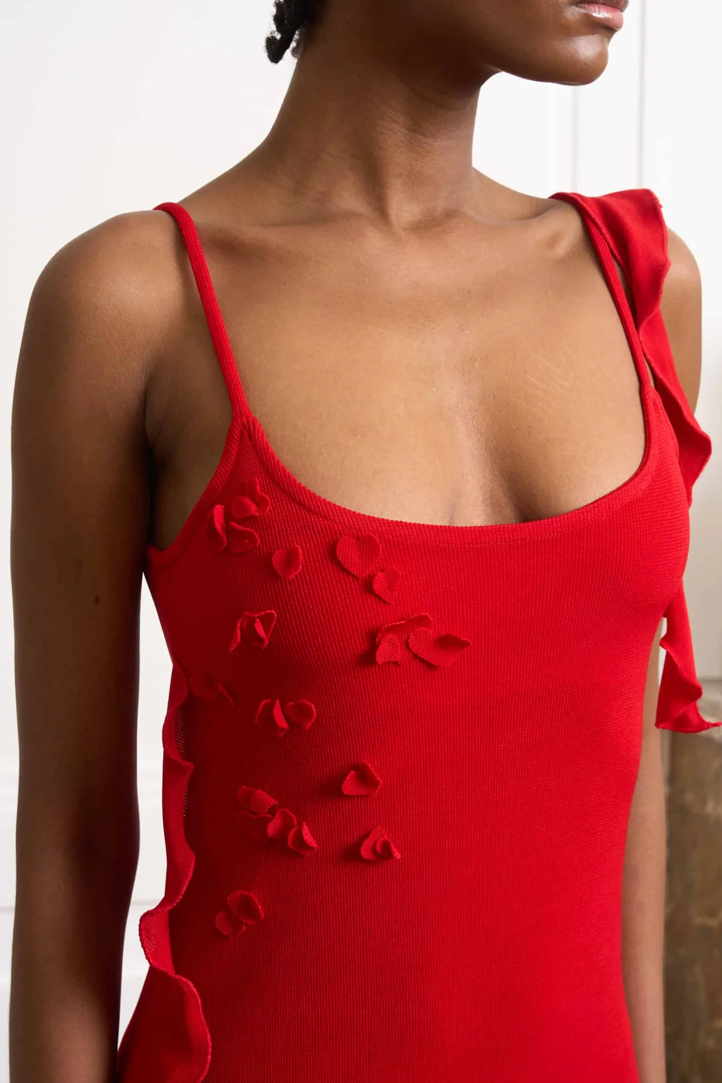 MaisonCléo Robes>Robe asymétrique à bretelles rouge volantée ALESSANDRA – Capsule L’AMOUR