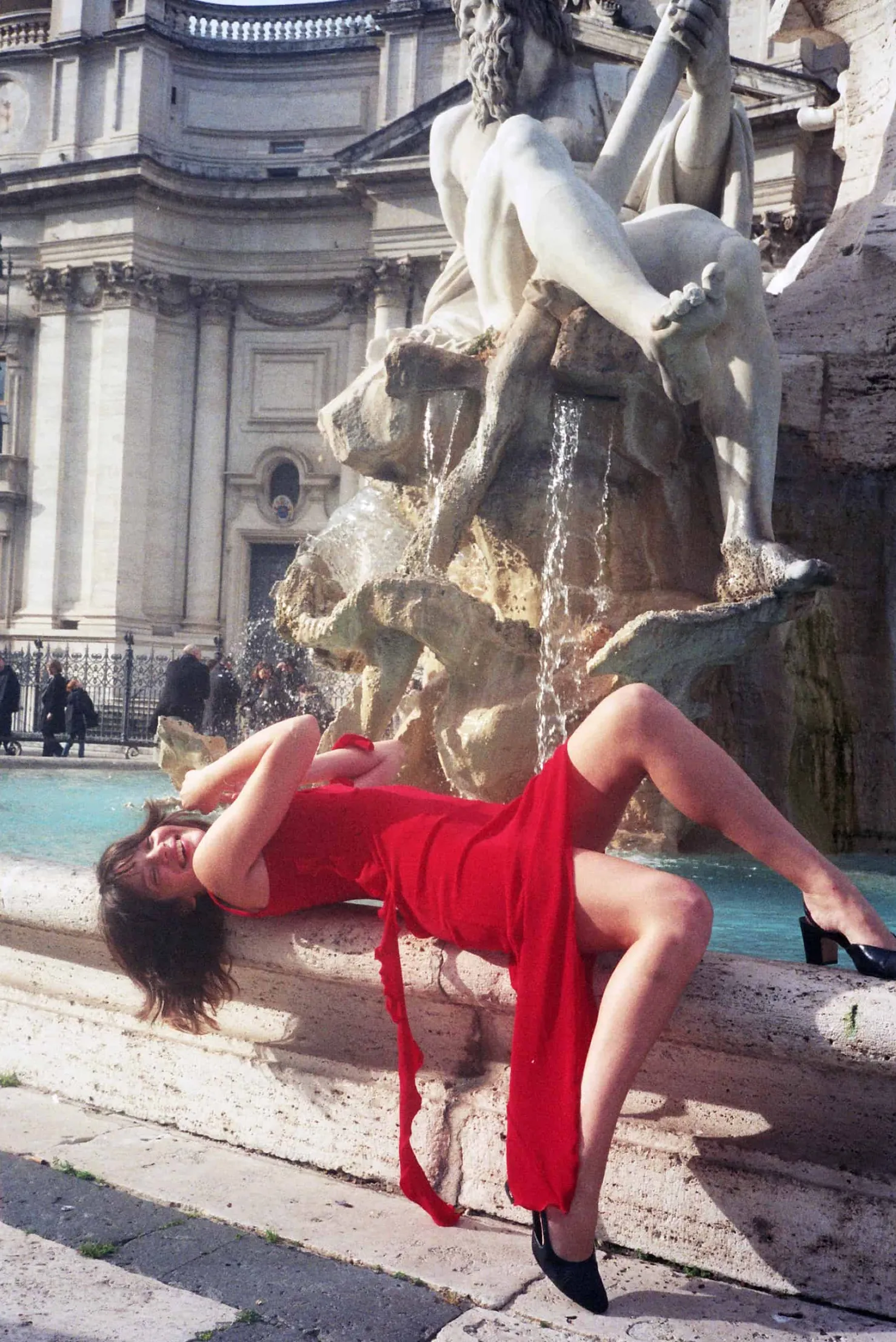 MaisonCléo Robes>Robe asymétrique à bretelles rouge volantée ALESSANDRA – Capsule L’AMOUR
