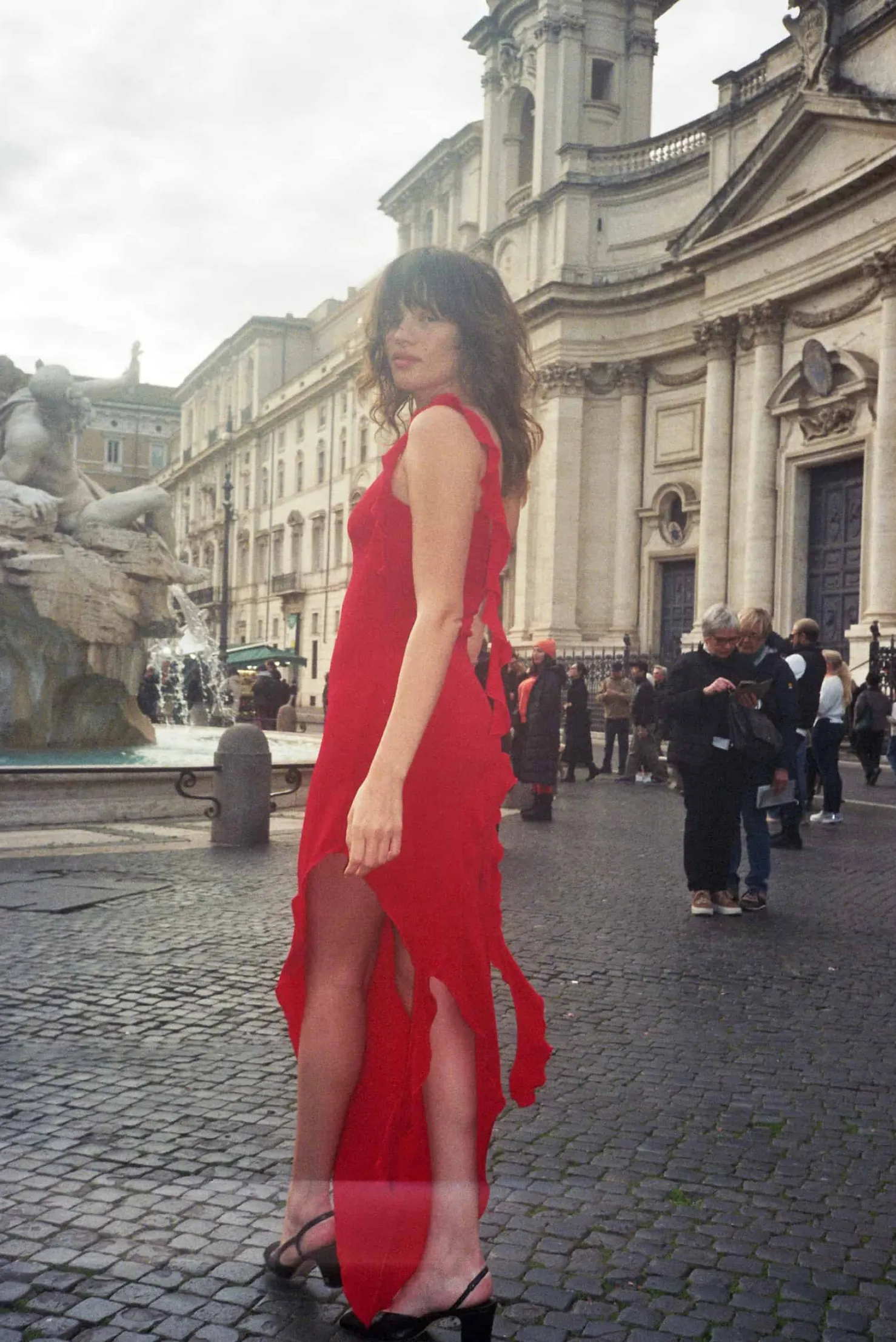 MaisonCléo Robes>Robe asymétrique à bretelles rouge volantée ALESSANDRA – Capsule L’AMOUR