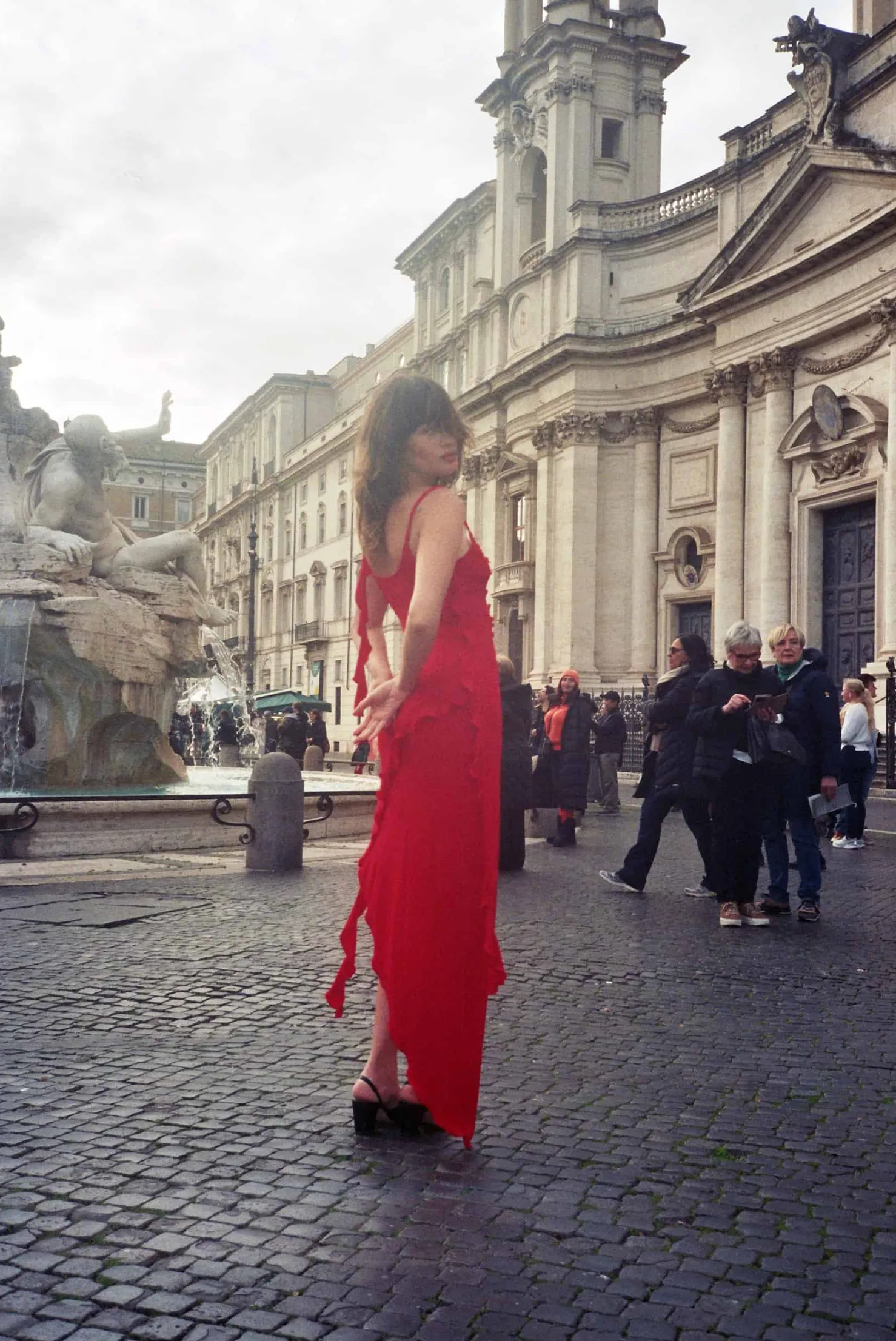MaisonCléo Robes>Robe asymétrique à bretelles rouge volantée ALESSANDRA – Capsule L’AMOUR
