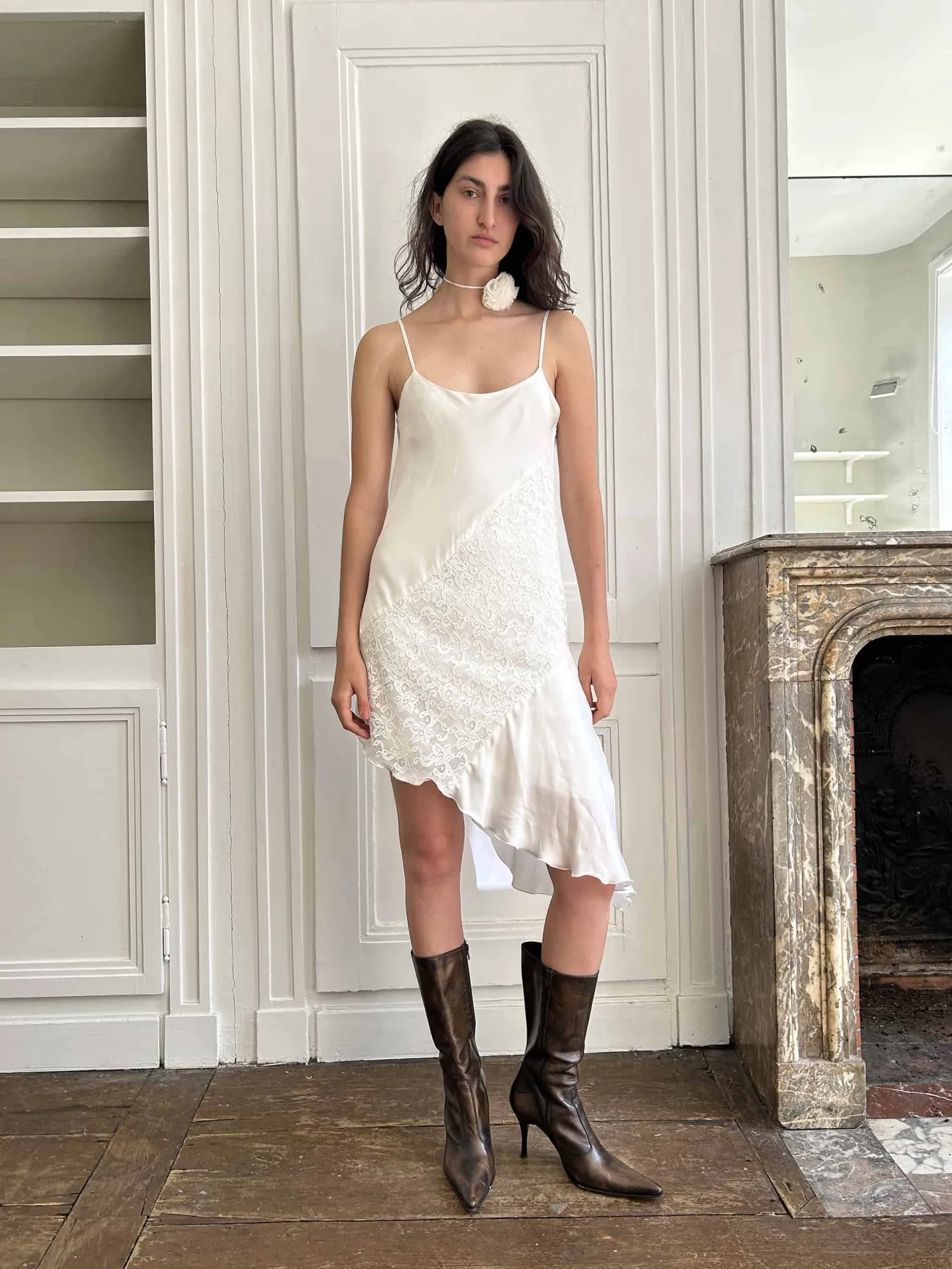 MaisonCléo Robes>Robe asymétrique en dentelle et soie blanc cassé