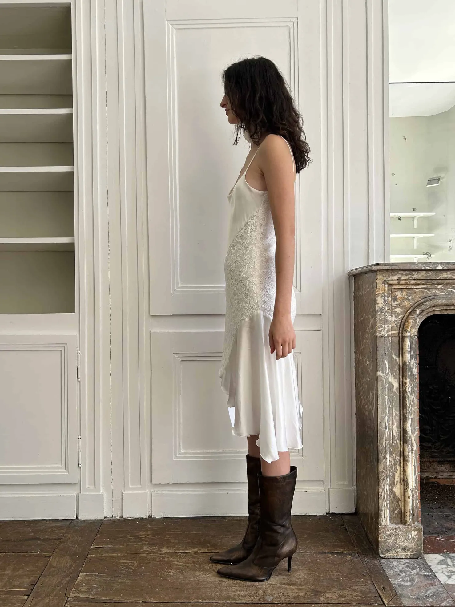 MaisonCléo Robes>Robe asymétrique en dentelle et soie blanc cassé