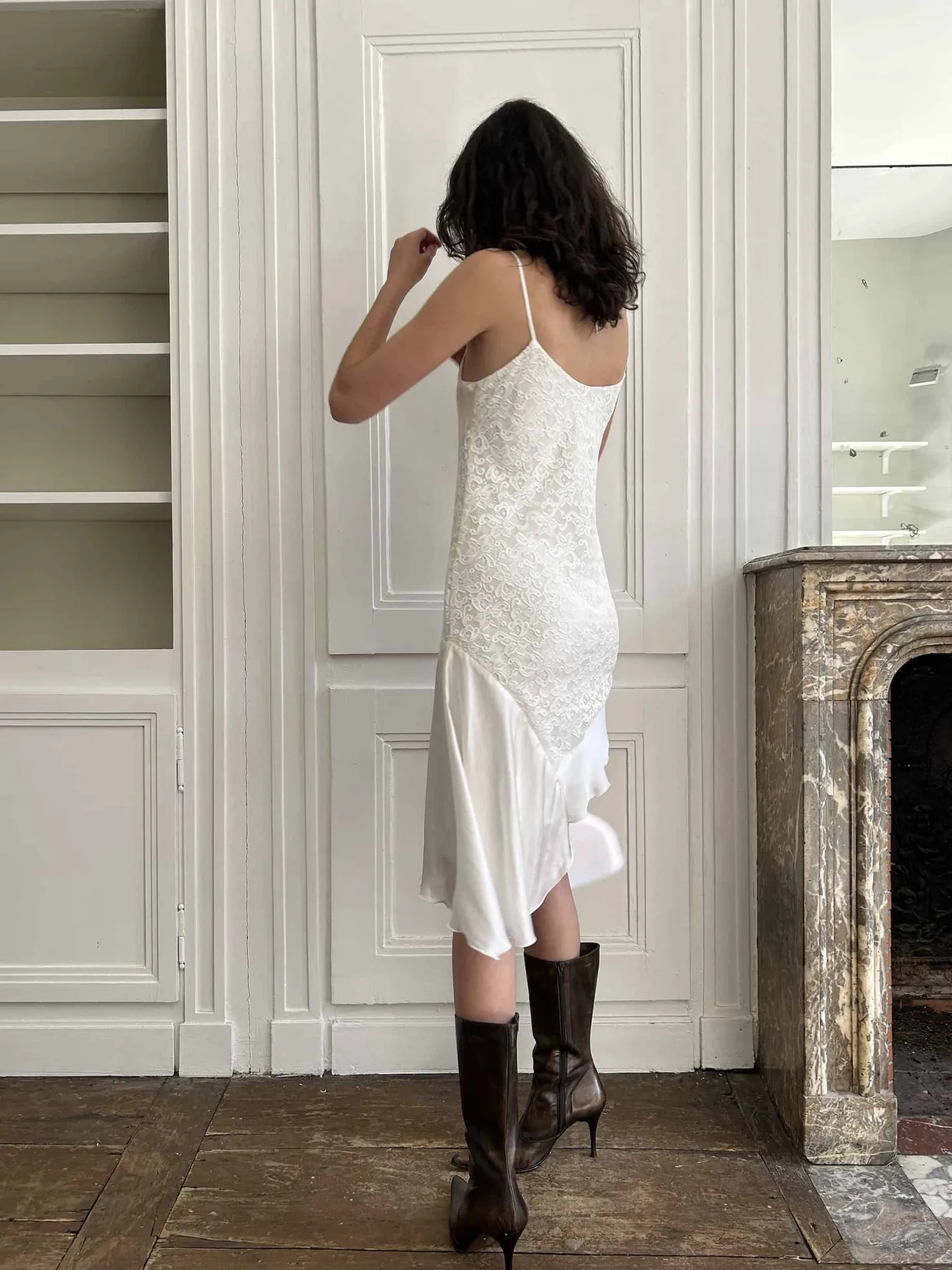 MaisonCléo Robes>Robe asymétrique en dentelle et soie blanc cassé