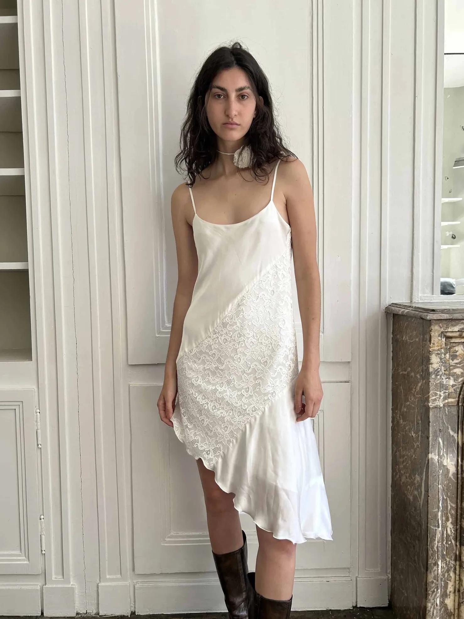 MaisonCléo Robes>Robe asymétrique en dentelle et soie blanc cassé