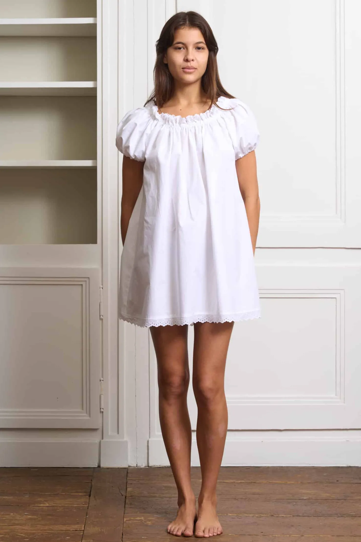 MaisonCléo Robes>Robe babydoll en coton blanc avec broderies anglaises