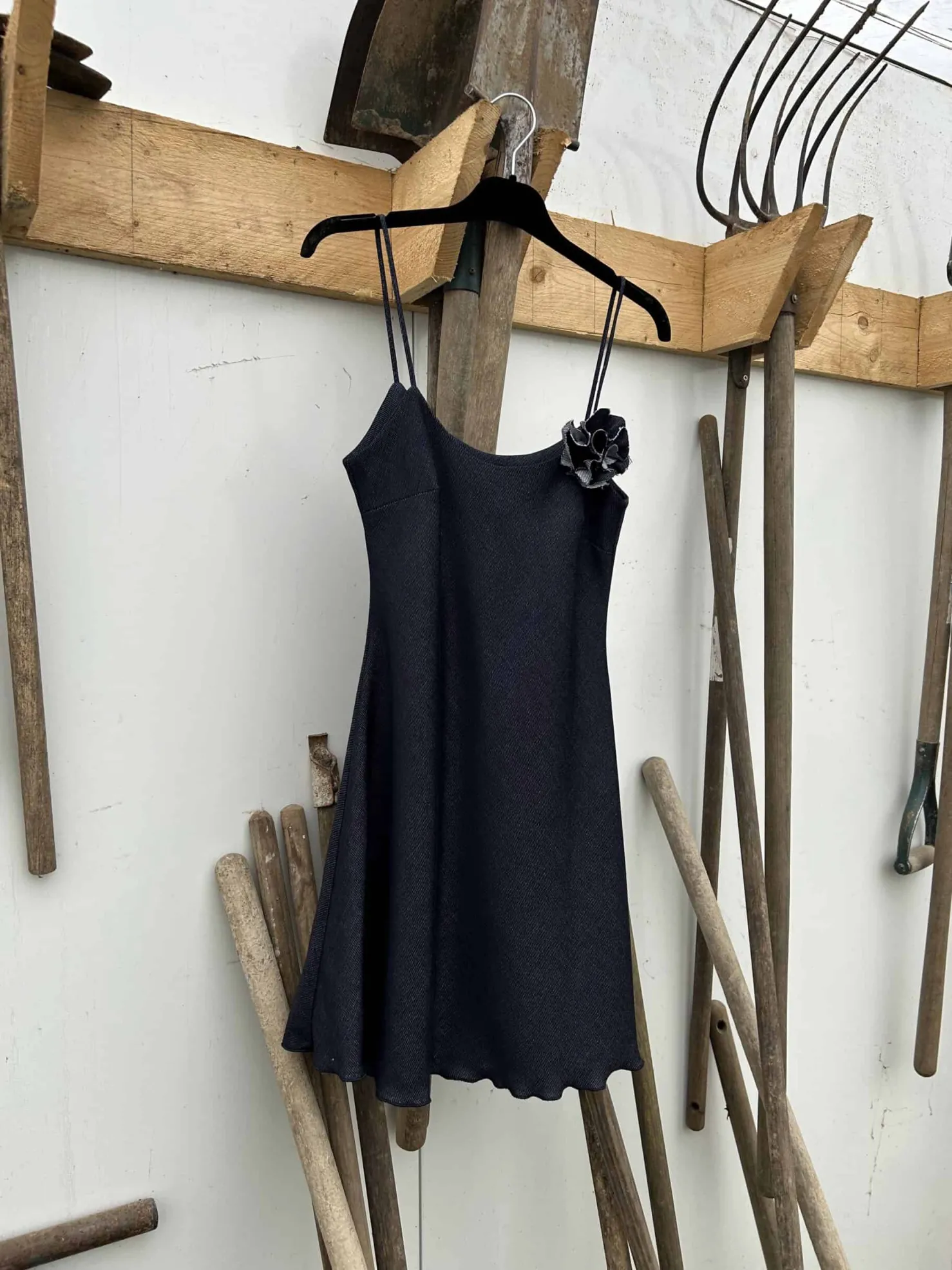 MaisonCléo Robes>Robe babydoll en denim fin bleu foncé à une fleur