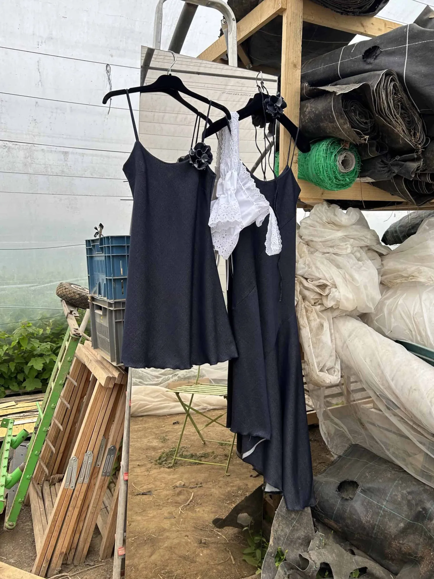 MaisonCléo Robes>Robe babydoll en denim fin bleu foncé à une fleur