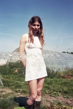 MaisonCléo Robes>Robe courte en dentelle de Calais fleurie