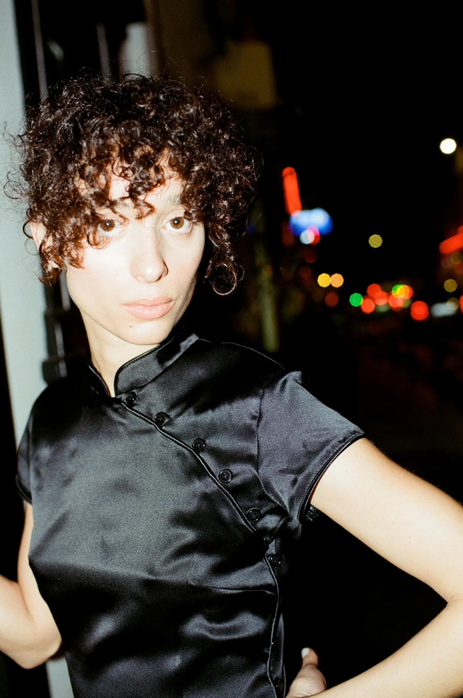MaisonCléo Robes>Robe en satin de soie noire boutonnée JEN