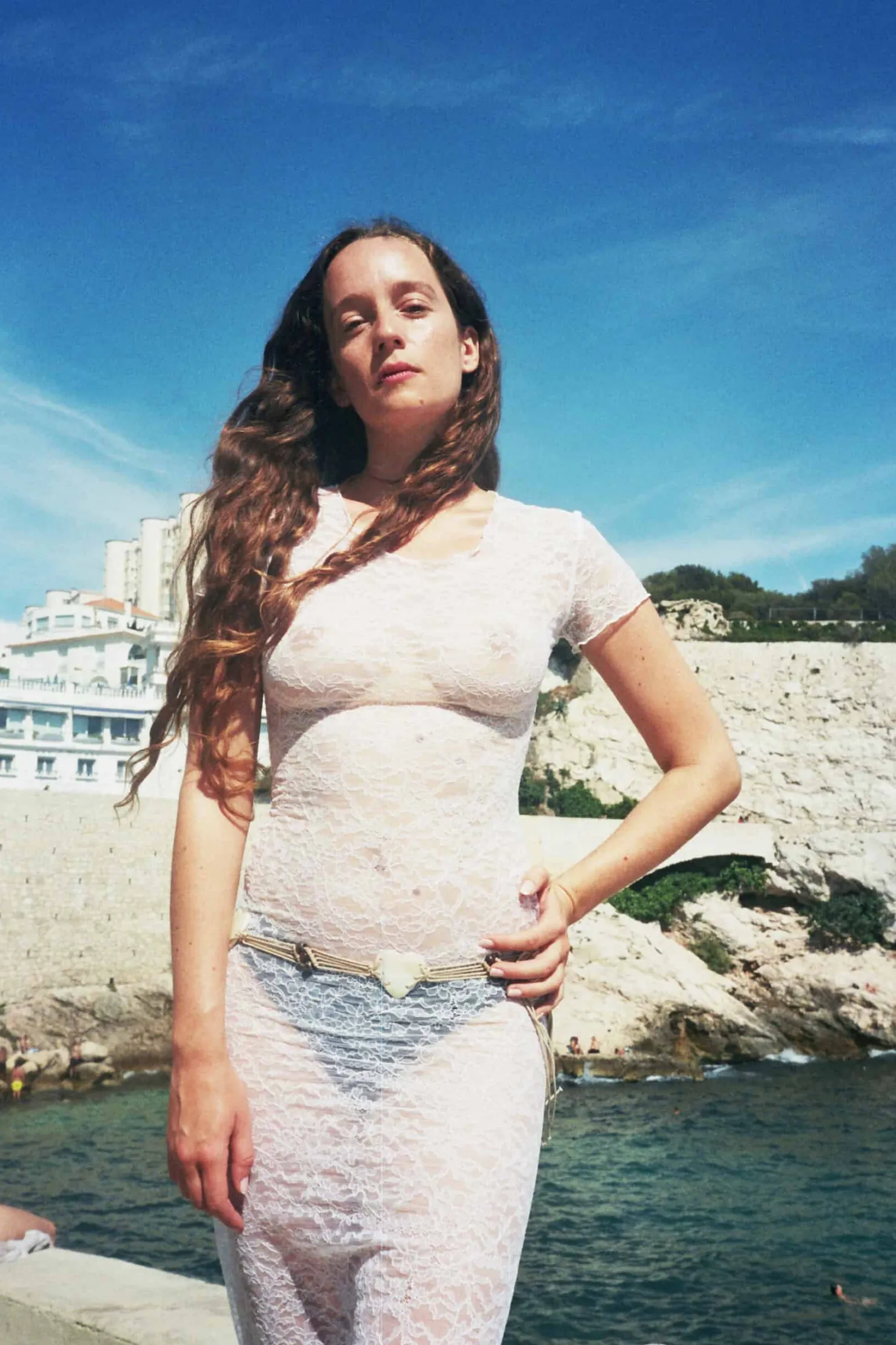 MaisonCléo Robes>Robe longue en dentelle de Calais motif fleuri
