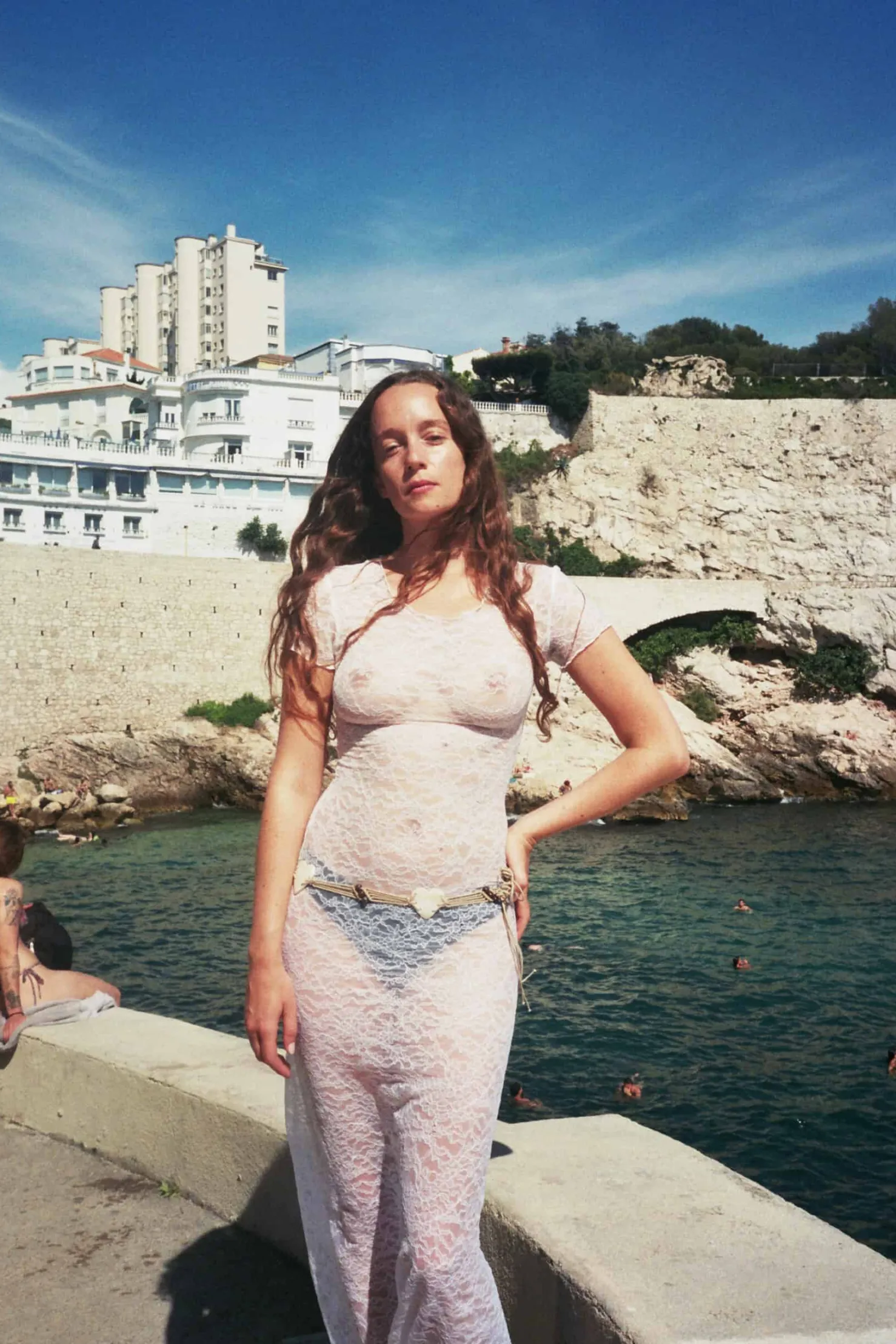 MaisonCléo Robes>Robe longue en dentelle de Calais motif fleuri