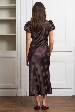 MaisonCléo Robes>Robe longue romantique MORANE en satin de soie marron à pois