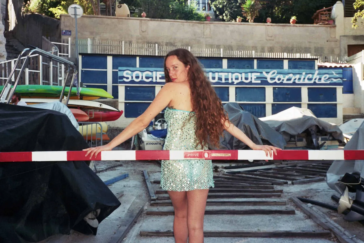 MaisonCléo Robes>Robe mini dos nu à sequins brillants verte corail