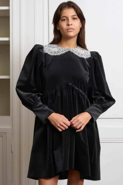 MaisonCléo Robes>Robe noire en velours noir avec col en dentelle brodée perlée