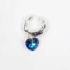 MaisonCléo Bijoux>RUNWAY LOOK 9 – Bijou d&rsquo;oreille ear cuff en argent avec pendentif coeur bleu foncé Swarovski