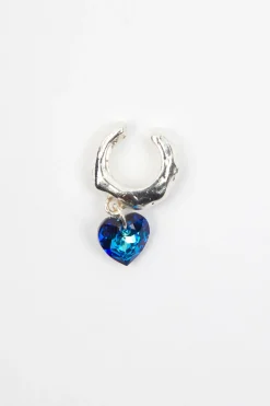 MaisonCléo Bijoux>RUNWAY LOOK 9 – Bijou d&rsquo;oreille ear cuff en argent avec pendentif coeur bleu foncé Swarovski