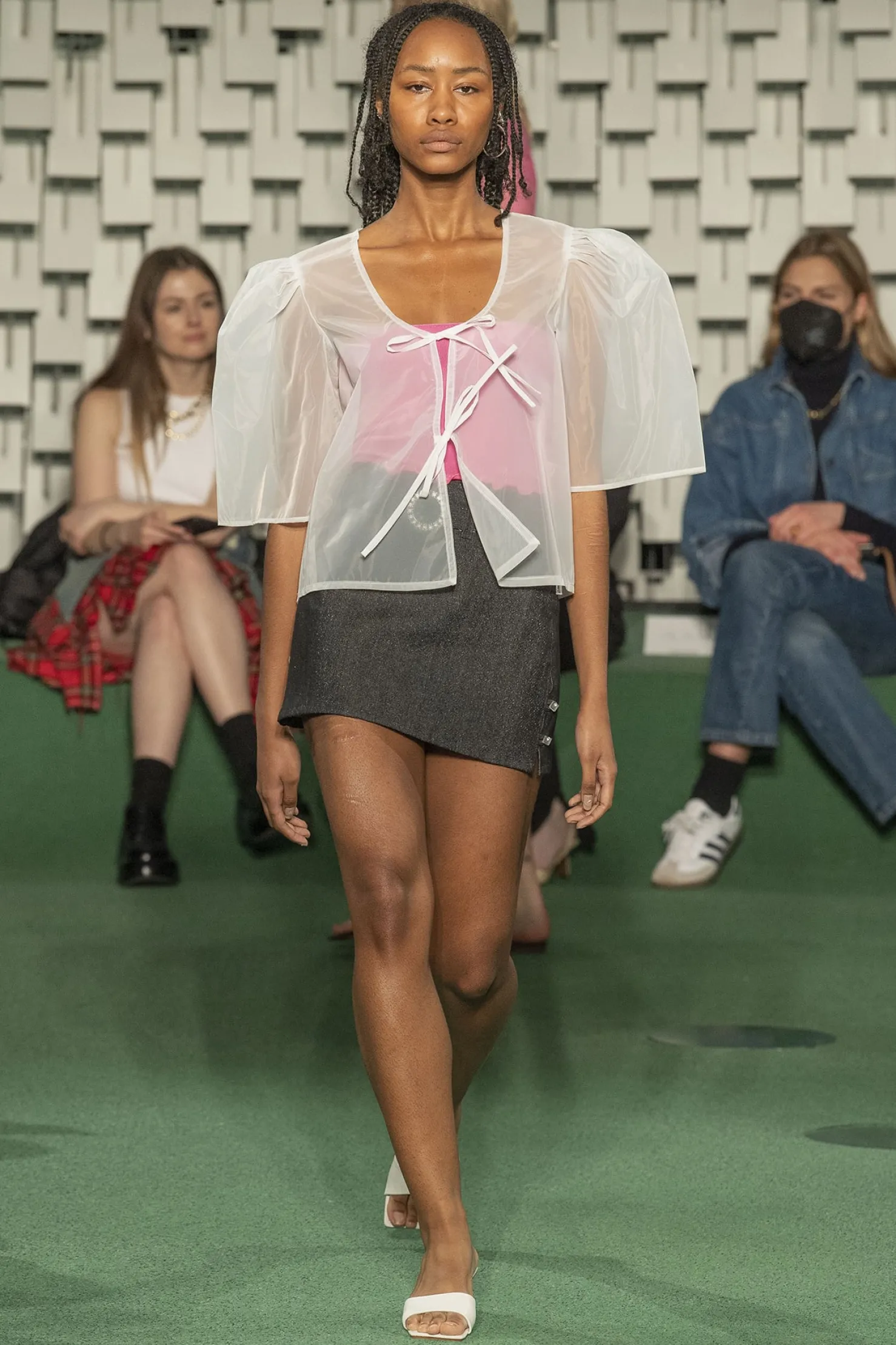 MaisonCléo Tops>RUNWAY LOOK 36 – Bustier rose fuschia peau de sirène