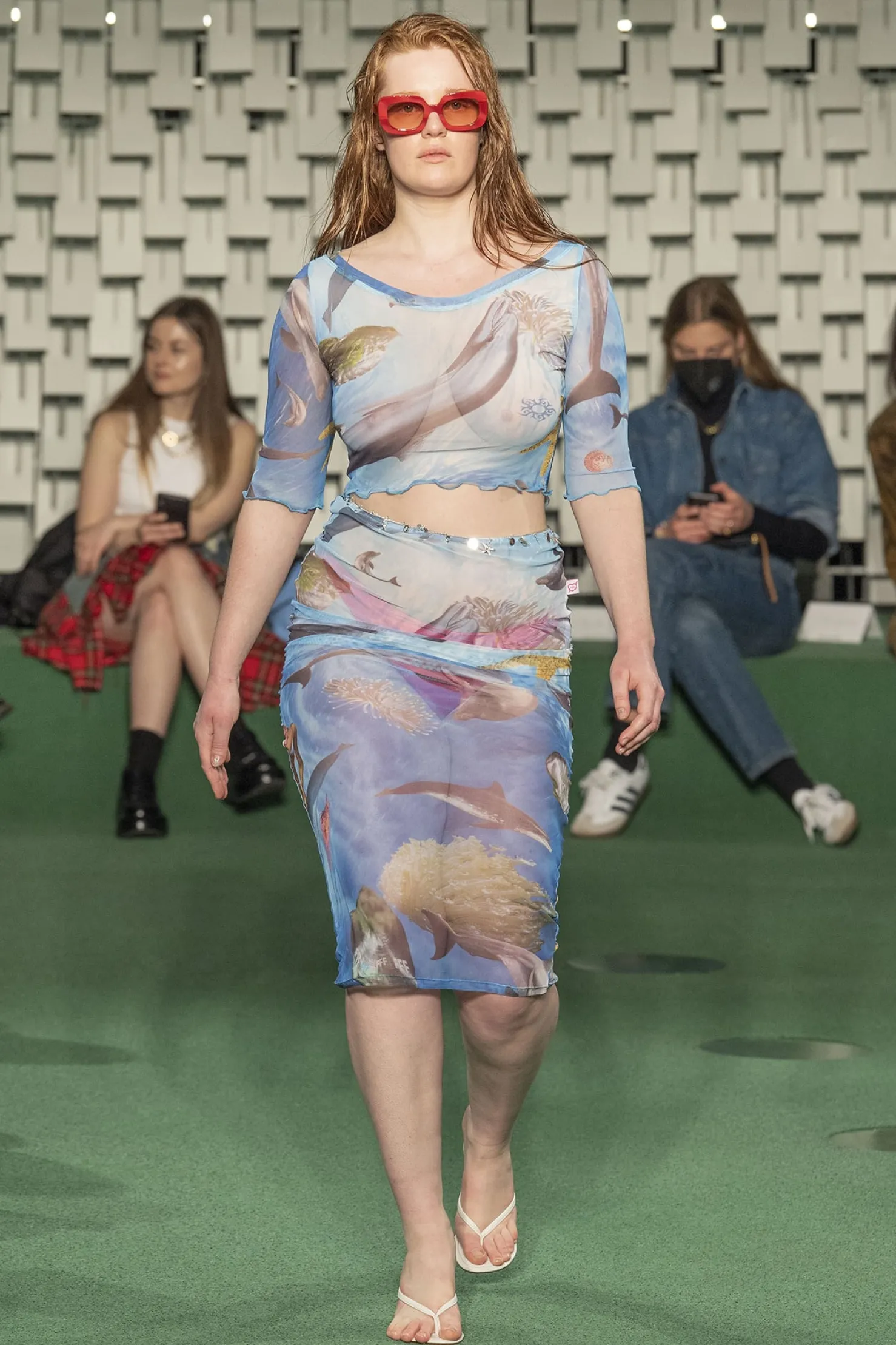 MaisonCléo Jupes>RUNWAY LOOK 31 – Jupe longue en maille dauphins et coquillages