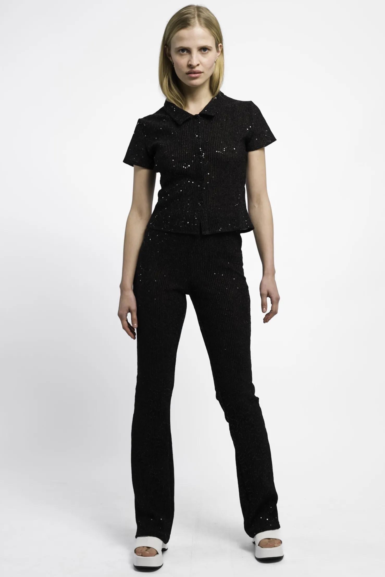 MaisonCléo Pantalons / Shorts>RUNWAY LOOK 45 – Pantalon à sequins noirs évasé