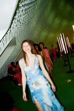 MaisonCléo Robes>RUNWAY LOOK 37 – Robe à volants dauphins et coquillages en maille volantée ADELE