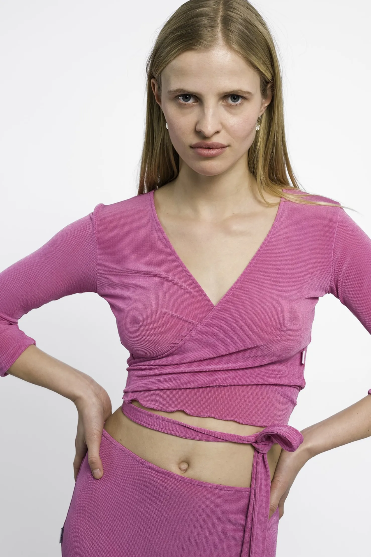 MaisonCléo Tops>RUNWAY LOOK 18 – Top cache-coeur rose fuschia peau de sirène