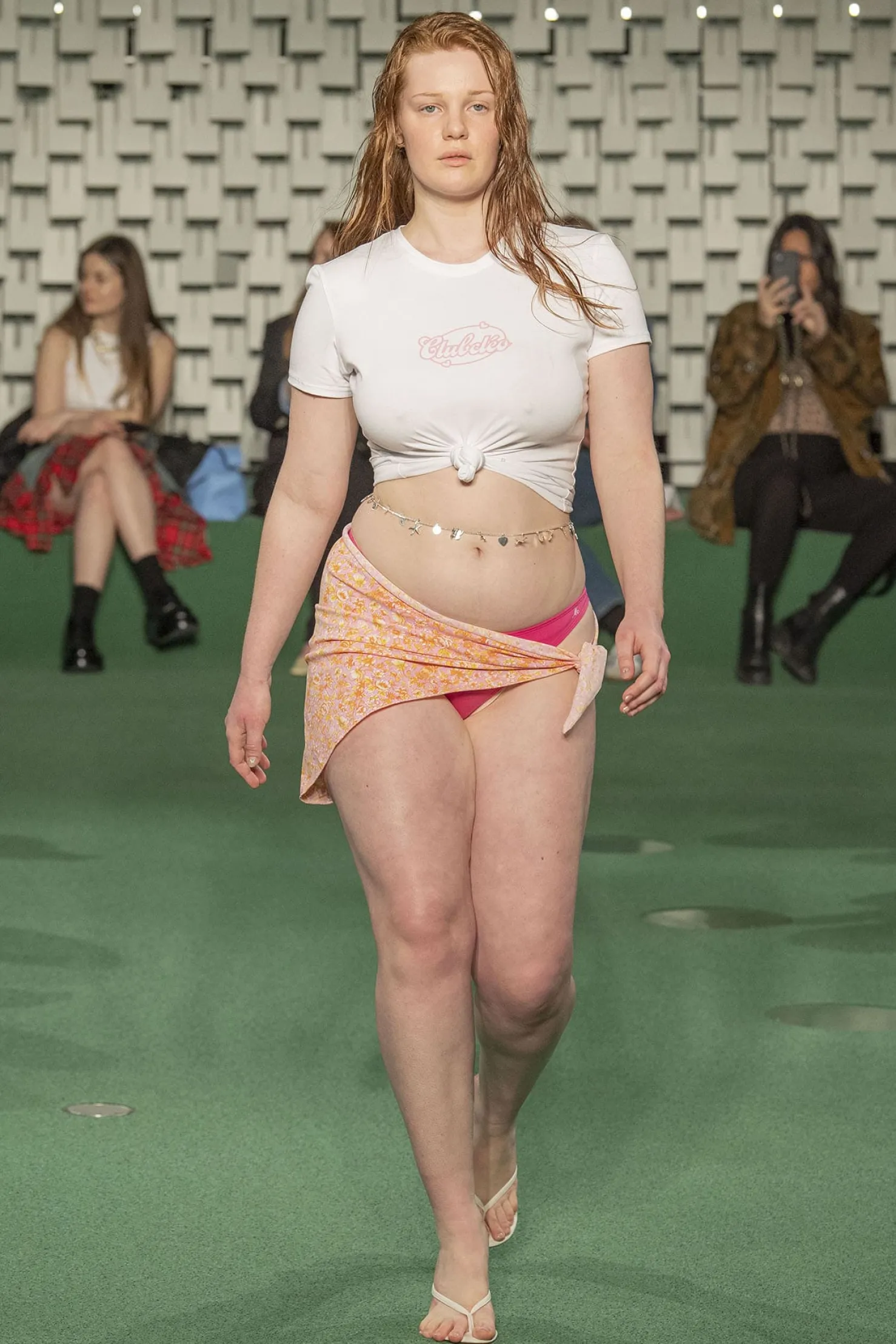 MaisonCléo Tops>RUNWAY LOOK 6 – T-shirt blanc « ClubCléo »