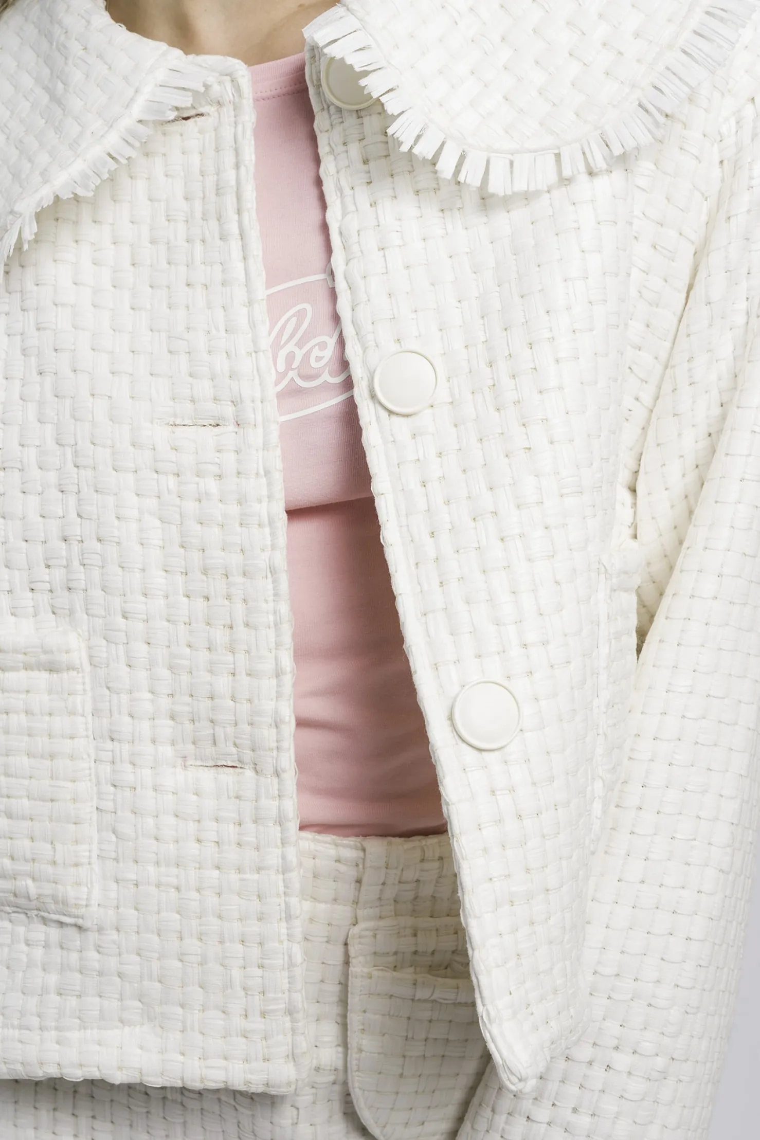MaisonCléo Vestes / Manteaux>RUNWAY LOOK 14 – Veste blanche en maille tressée façon raphia