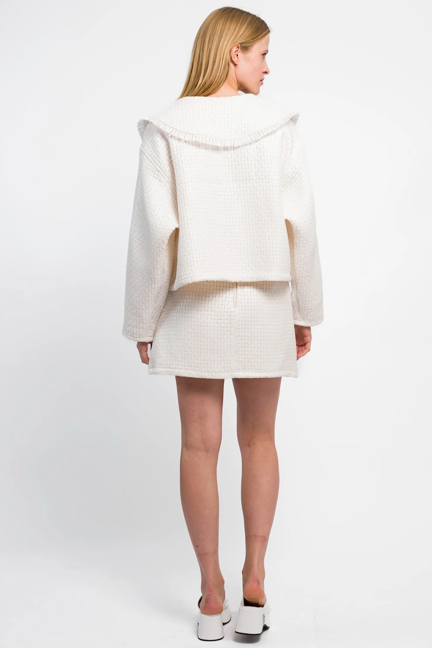 MaisonCléo Vestes / Manteaux>RUNWAY LOOK 14 – Veste blanche en maille tressée façon raphia