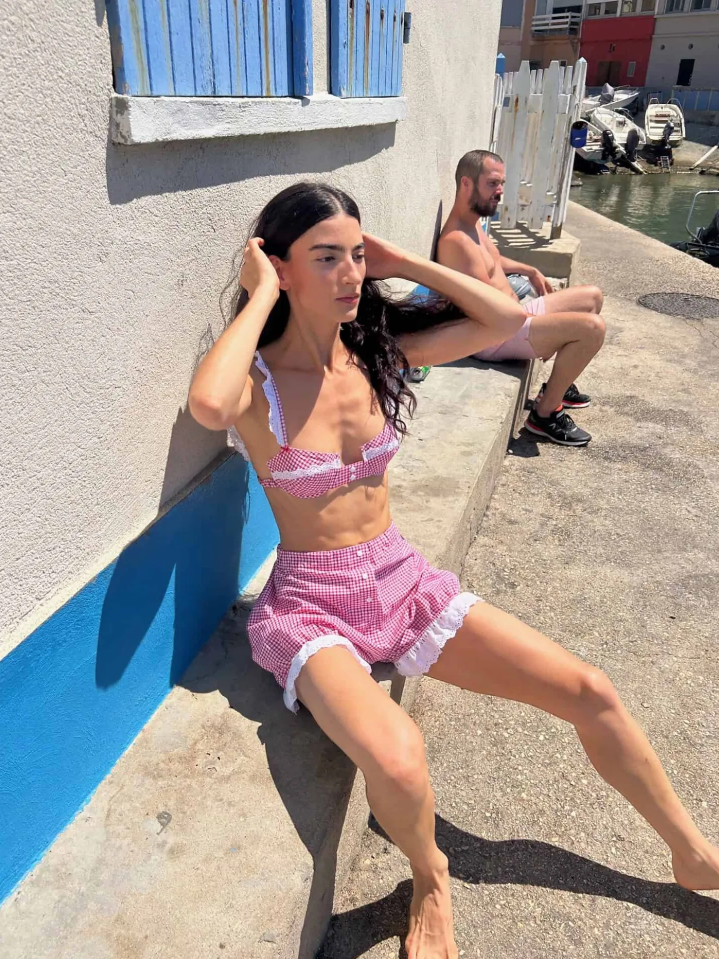 MaisonCléo Tops>Top balconnet en coton vichy rouge à broderies volantées