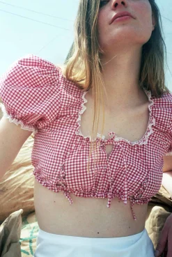 MaisonCléo Tops>Top mini bouffant en coton vichy rouge et dentelle de Calais