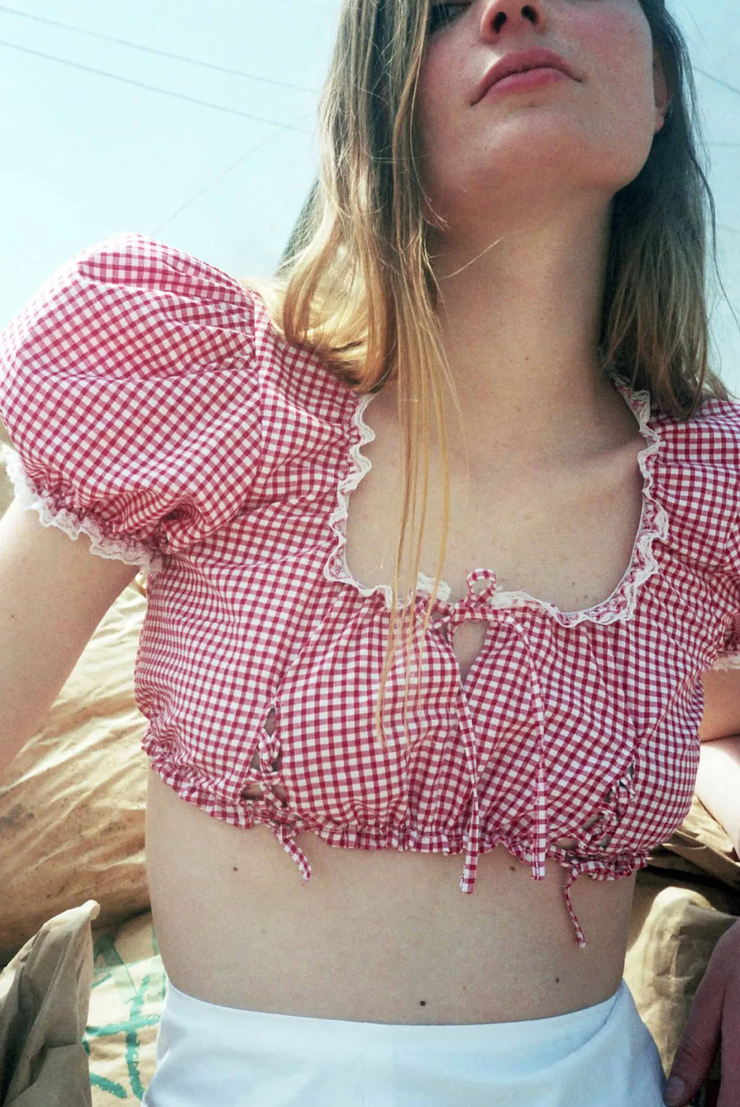 MaisonCléo Tops>Top mini bouffant en coton vichy rouge et dentelle de Calais