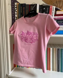 MaisonCléo Tops>T-shirt officiel premier défilé « Première Fois »