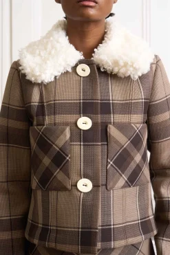 MaisonCléo Vestes / Manteaux>Veste ajustée à carreaux marrons avec fausse fourrure écrue bouclée