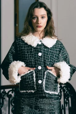 MaisonCléo Vestes / Manteaux>Veste oversize en denim imprimée crocodile avec détails de fausse fourrure bouclée STELLA