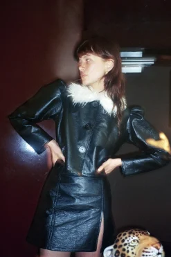 MaisonCléo Vestes / Manteaux>Veste Sophia en faux cuir grainé et fausse fourrure en agneau de Mongolie
